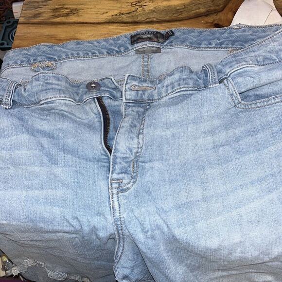 TORRID Boyfriend Straight Stretch‎ Blue Jeans Women's Size 22R Distressed - Picture 2 of 5